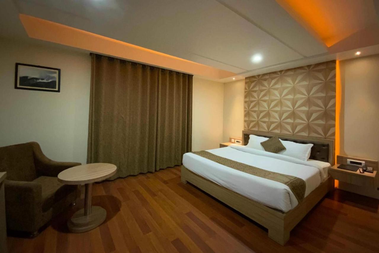 Hotel The Kalyaniz Guwahati Buitenkant foto