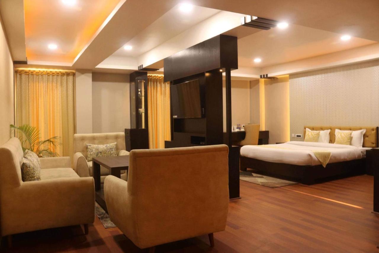 Hotel The Kalyaniz Guwahati Buitenkant foto