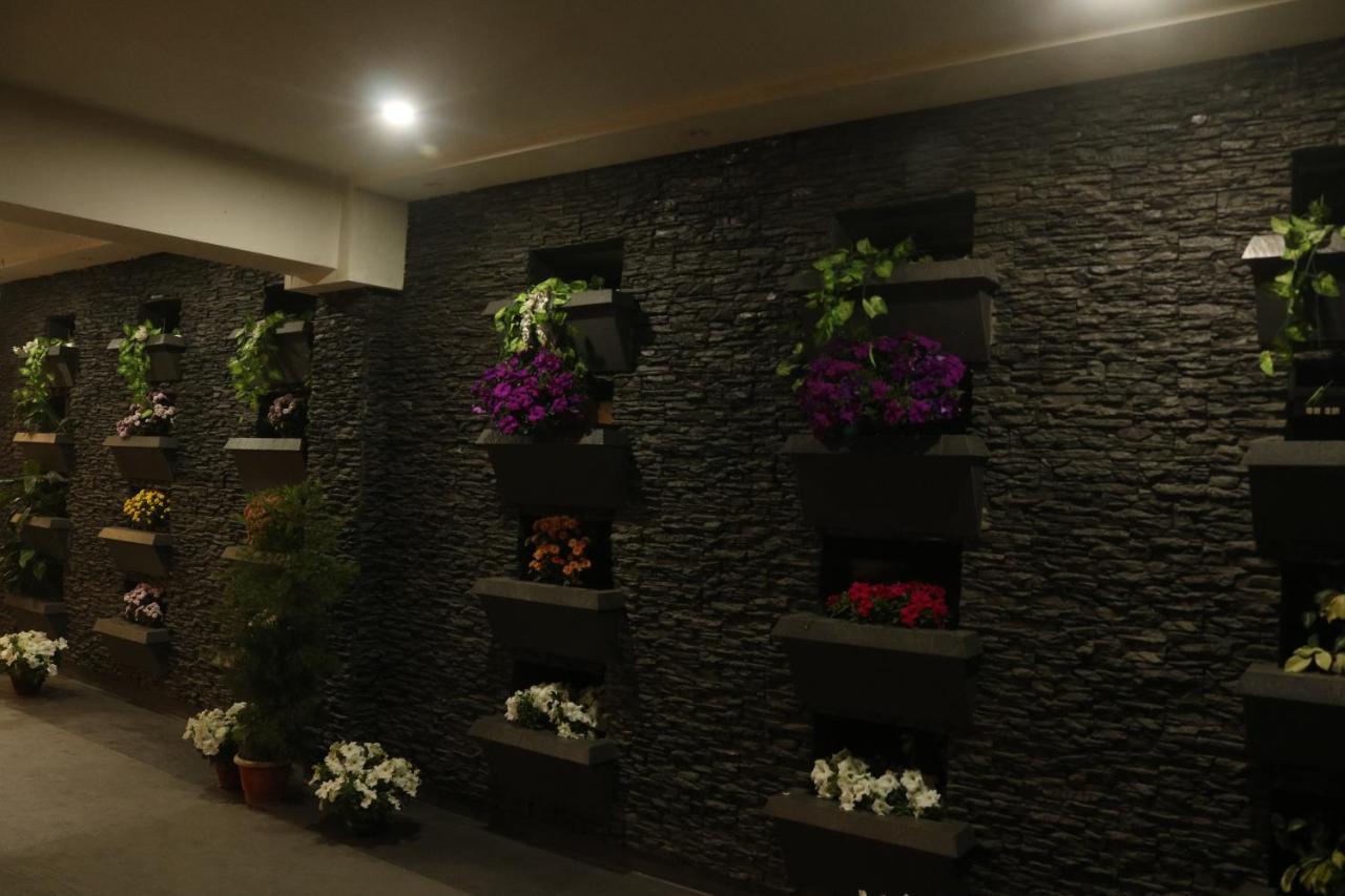 Hotel The Kalyaniz Guwahati Buitenkant foto