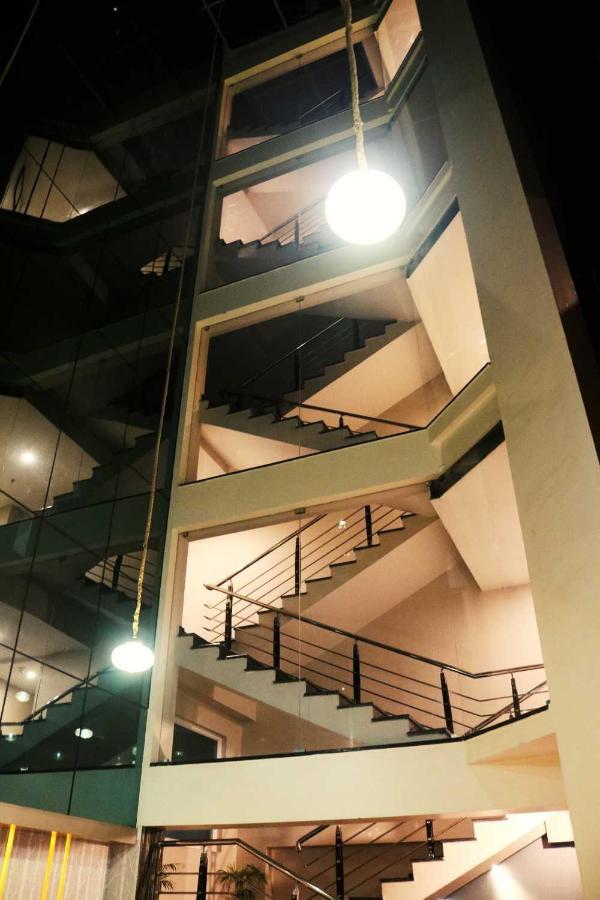 Hotel The Kalyaniz Guwahati Buitenkant foto