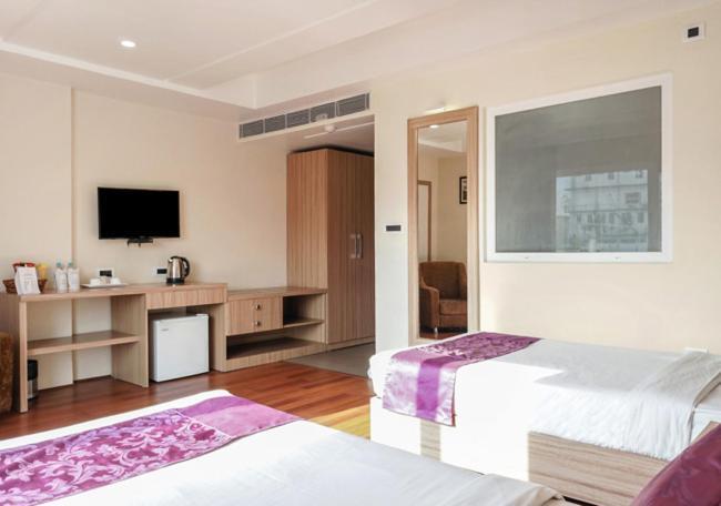 Hotel The Kalyaniz Guwahati Buitenkant foto